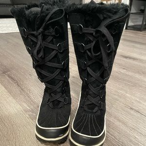 Sorel tall snow boots size 5